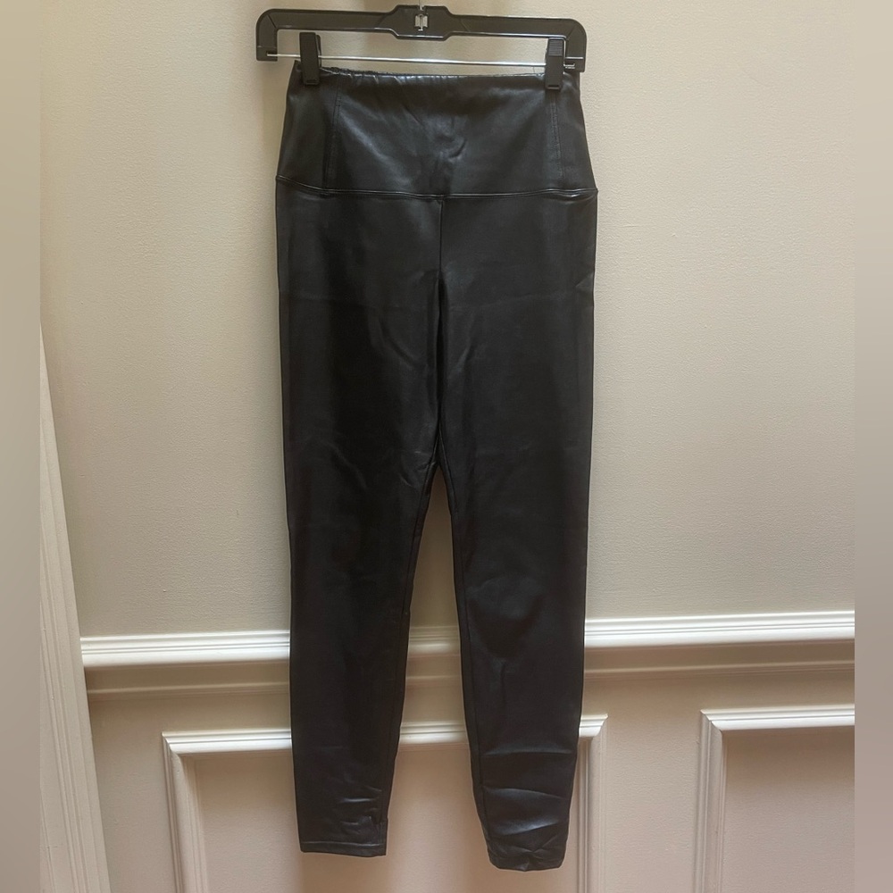 Aritzia Wilfred Free Faux leather leggins